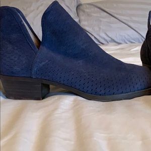 Lucky brand booties. Suede blue.